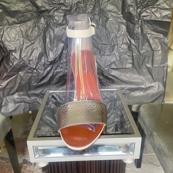 Ralph Lauren sandals size 9 .. Smoke free home - Picture 2 of 3